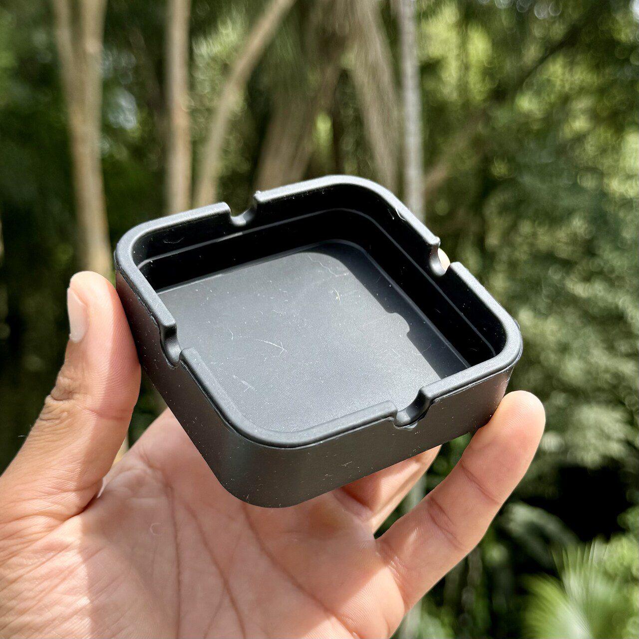 Square silicone ashtray – black