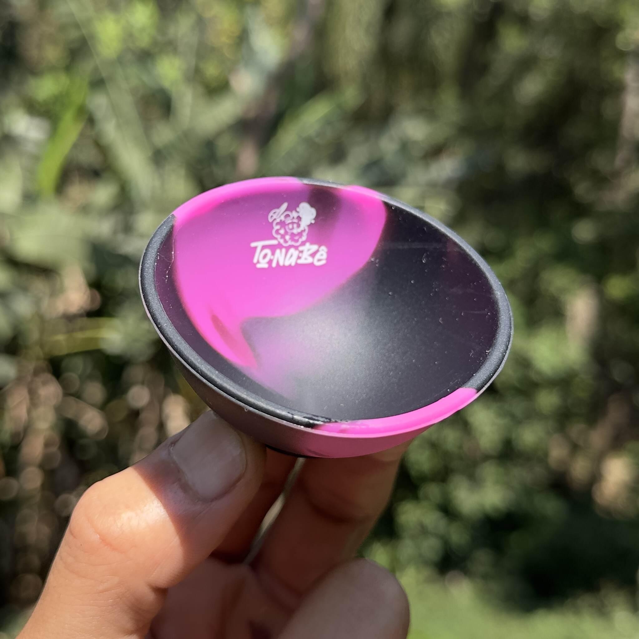 Tonabe Silicone Cuia - black and pink