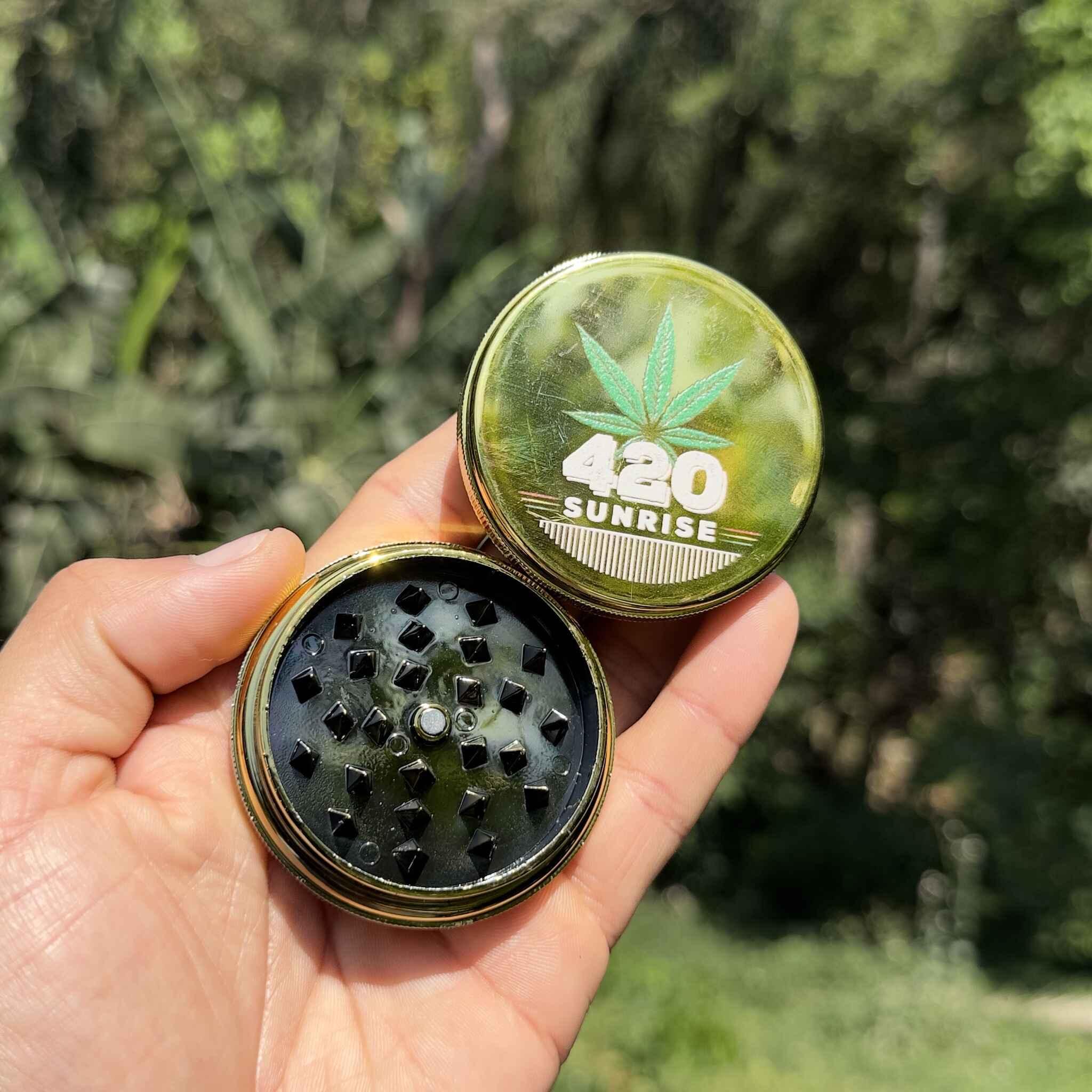 Polycarbonate metallic grinder – Gold