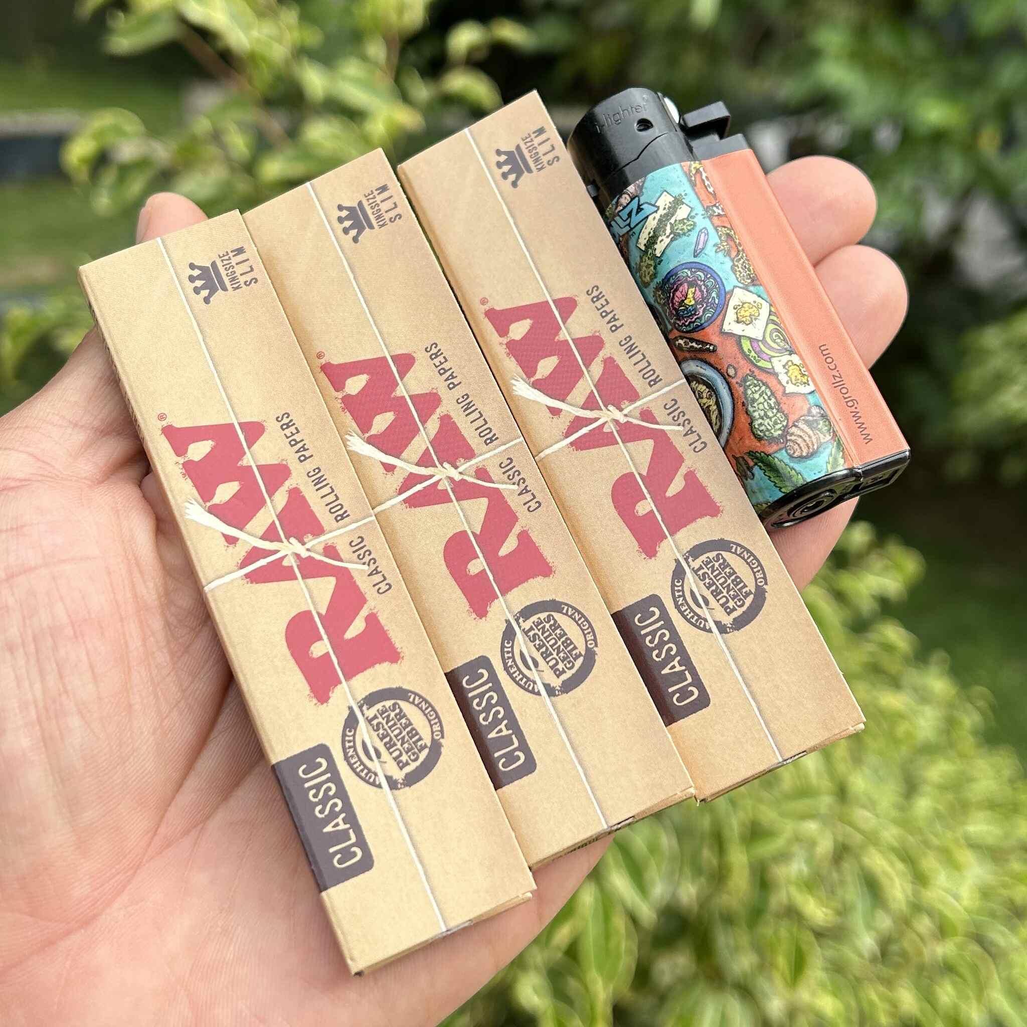 Refill Combo – 3 Raw Classic Rolling Papers + G-Rollz Lighter