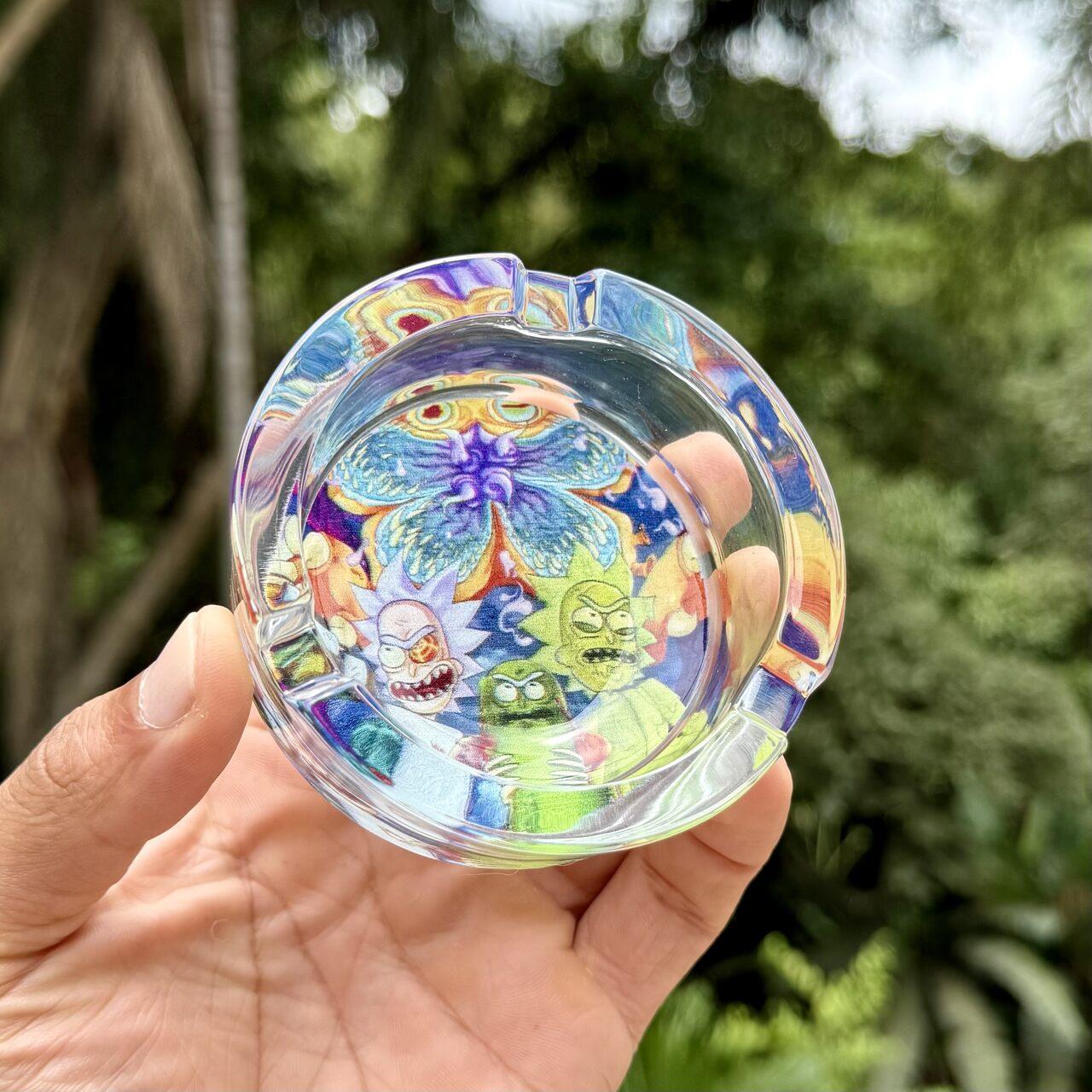 Rick and Morty glass ashtray – Battle of the galaxies
